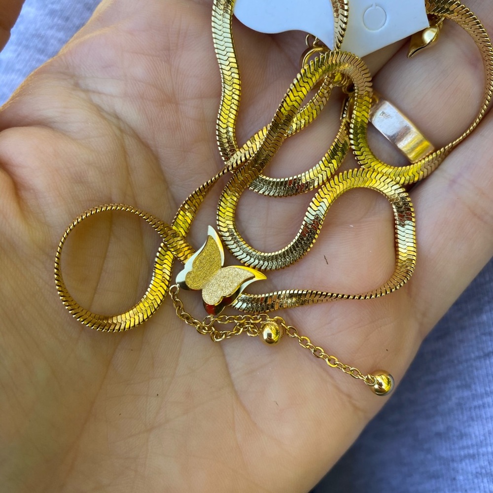 New 18k gold plated butterfly π¦ necklace - Picture 4 of 4
